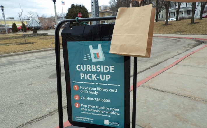 Curbside Pick up Sign